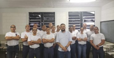 Instrutor Ricardo Caires dos Santos ministra curso na Polícia de Embu das Artes - Foto 5