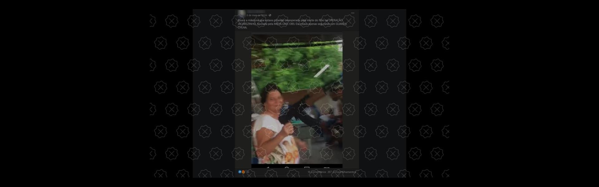 É falso que mãe de morto no Jacarezinho aparece em vídeo segurando fuzil