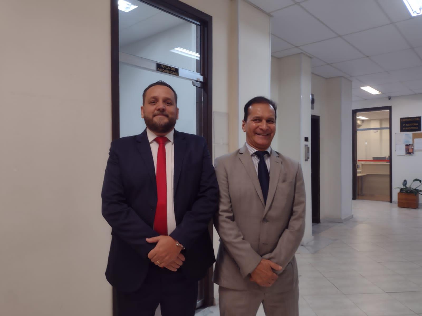 Visita do perito com o juíz, procurador, defensor público e polícia militar