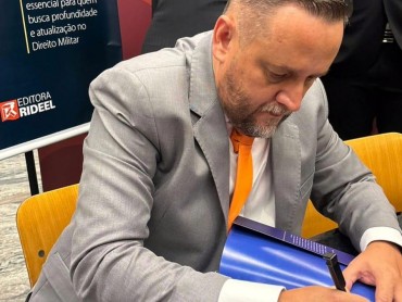 Ricardo Caires dos Santos lança o livro Estudos Avançados de Direito Militar – Volume 3 - Foto 11