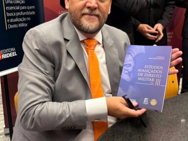 Ricardo Caires dos Santos lança o livro Estudos Avançados de Direito Militar – Volume 3 - Foto 10