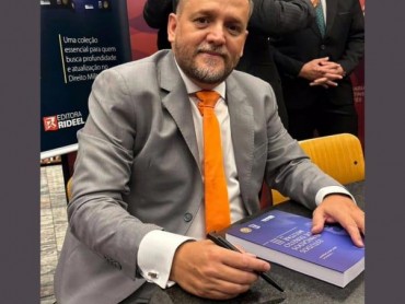 Ricardo Caires dos Santos lança o livro Estudos Avançados de Direito Militar – Volume 3 - Foto 8