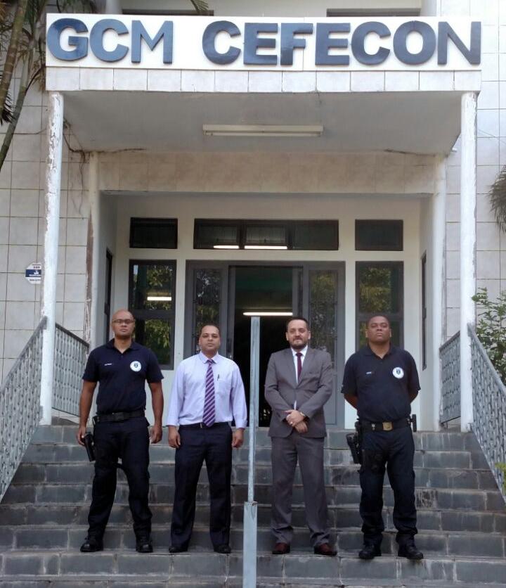 Ricardo Caires do Santos instrutor da GCM de Embu das Artes na escola dos novos polícias na escola GCM